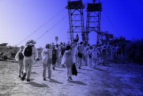 Ende Gelände - Menschen vor Bagger